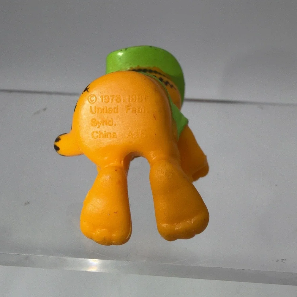 GARFIELD the Cat - SItting Figurine in Green Safari Hat and Vest-‎ 1981 - 2 1/4